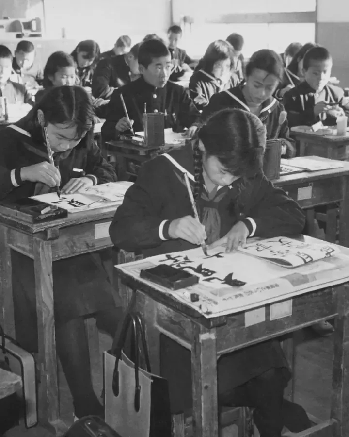 Học sinh làm bài trên lớp